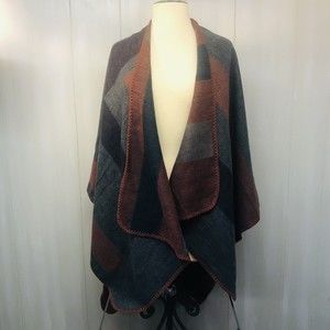 BB Dakota Poncho Cardigan One Size Fits All Gray Red Blue Reversible Fab Fit Fun